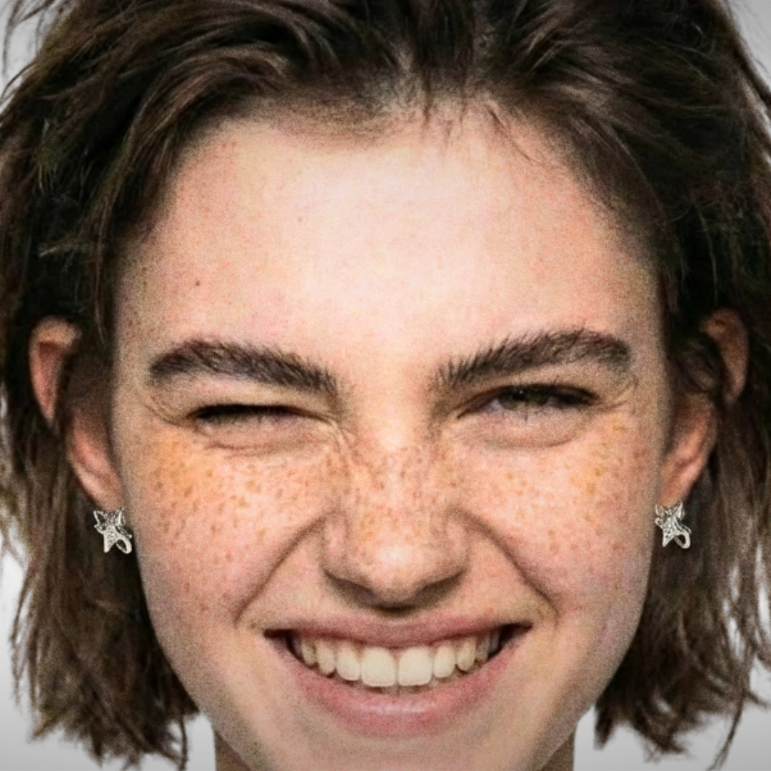 Cosmic petit earrings - white